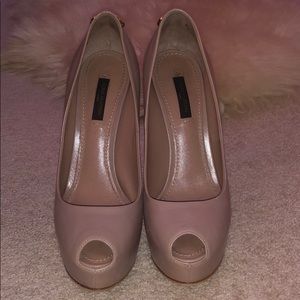 Louis Vuitton Nude Pumps